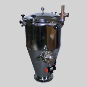 Filter receiver and cyclone separation